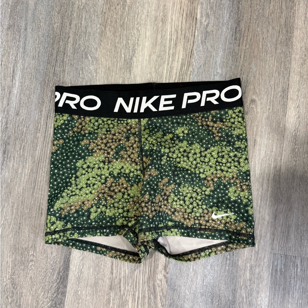 Nike Pro Women's Green Camo Bike Shorts
